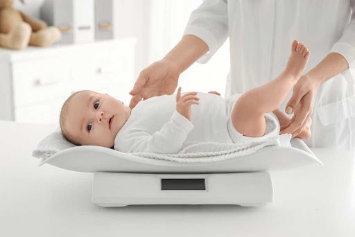 Bé 16 tháng tuổi cân nặng bao nhiêu thì đạt chuẩn?